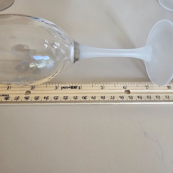 2 Avon Hummingbird Etched Wine Glasses 7.25" vtg satin stem crystal floral bird - Picture 5 of 6